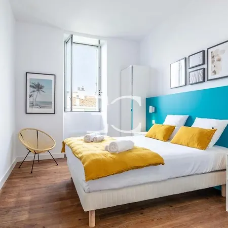 Easy Cles- By The Sea In Biarritz